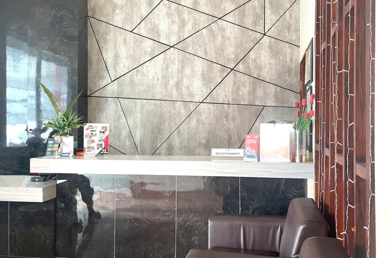 Urbanview Hotel Harapan Palopo 外观 照片